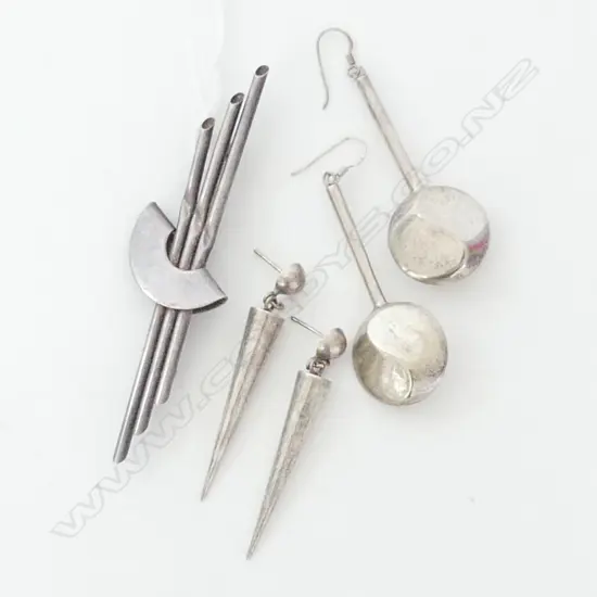 2 PRS STG EARRINGS + STG? BROOCH