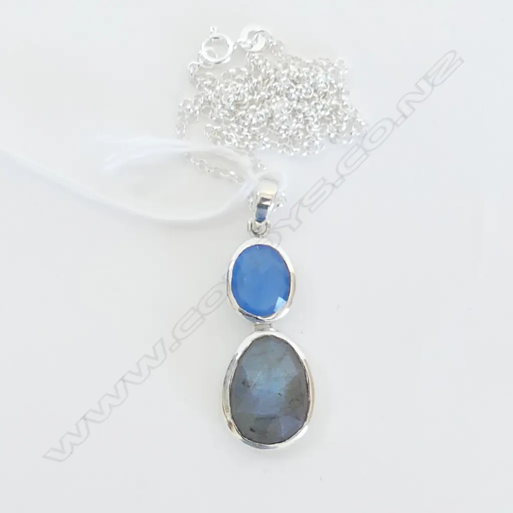 STG LABRADORITE & CHALCEDON PENDANT WITH CHAIN Image 1++