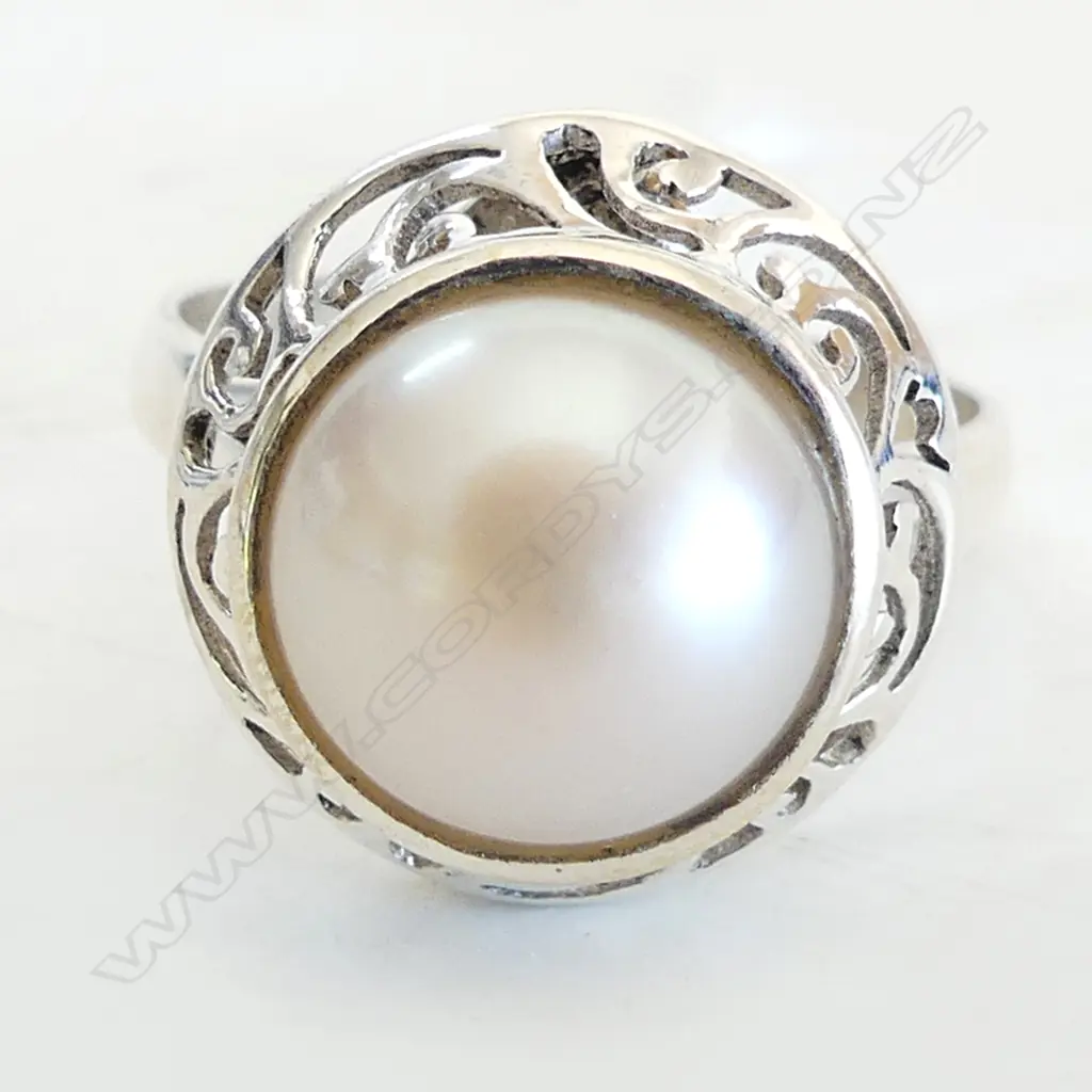 STG PEARL RING Image 1++