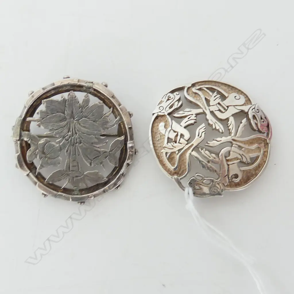 2 SILVER BROOCHES 19.0 GM 40mm dia Image 1++