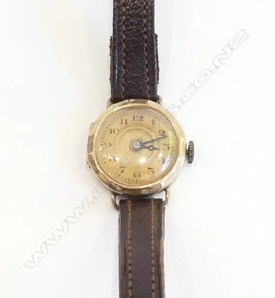 9CT ANTIQUE WRIST WATCH Image 1++