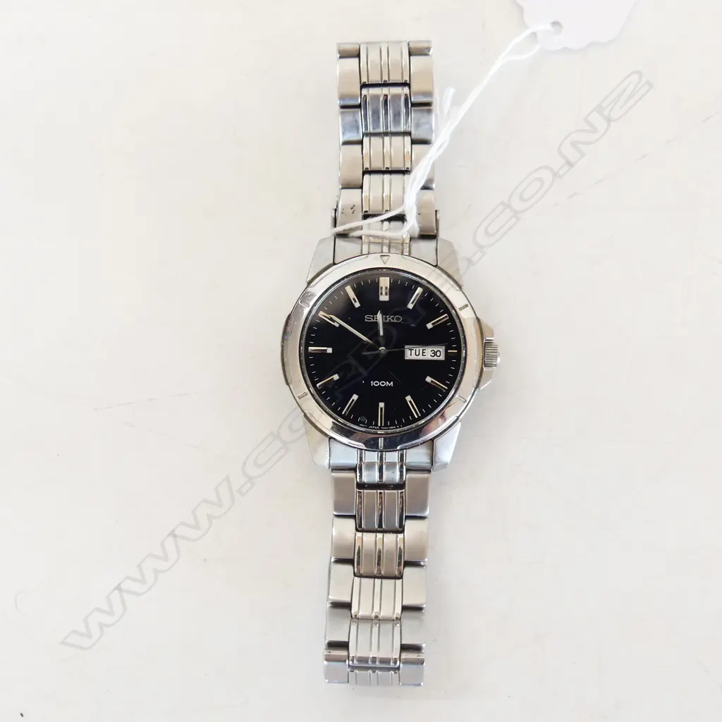 MENS SEIKO 100M WATCH. SILVER COLOUR. WORKING. Image 1++
