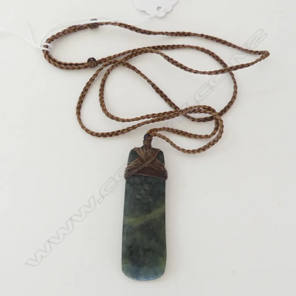 GREENSTONE PENDANT NECKLACE Image 1++