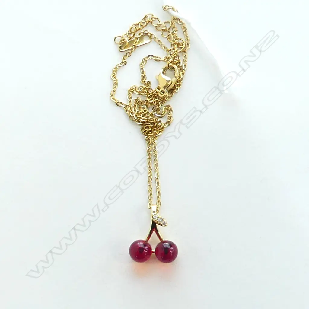 GOLD TONE FASHION JEWELLERY CHERRY PENDANT & CHAIN  Image 1++