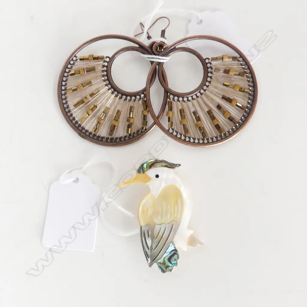2 PC - POLISHED SHELL BIRD BROOCH & PR BRONZE FINISH OVERSIZE RETRO EARRINGS Image 1++