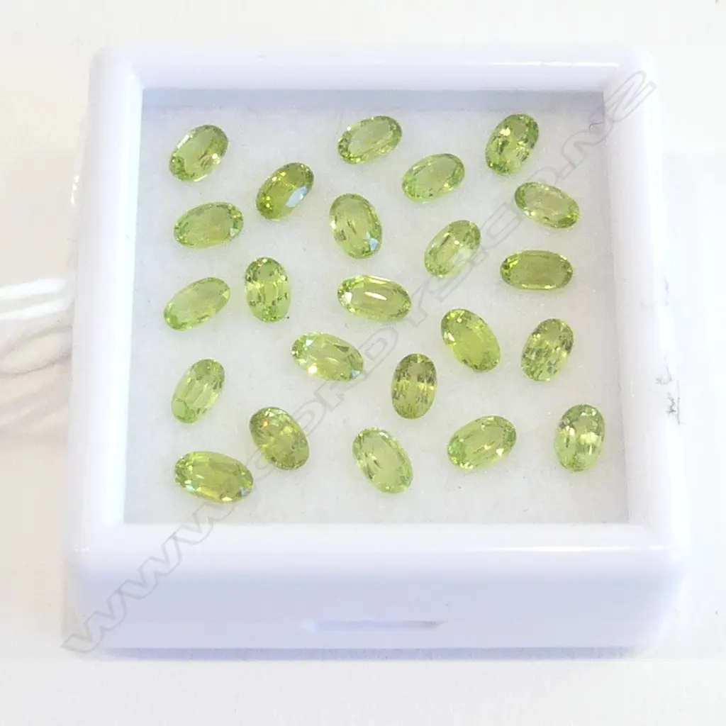 PERIDOT OVAL 25 = 7.46 CT Image 1++