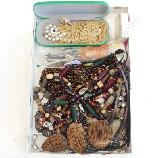 ASST COTUME JEWELLERY ,FAUX PEARLS, KEYS ETC