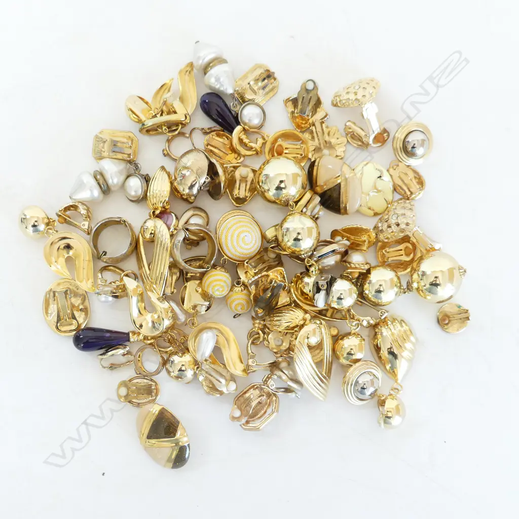 ASST. GOLD TONE CLIP ON EARRINGS Image 1++