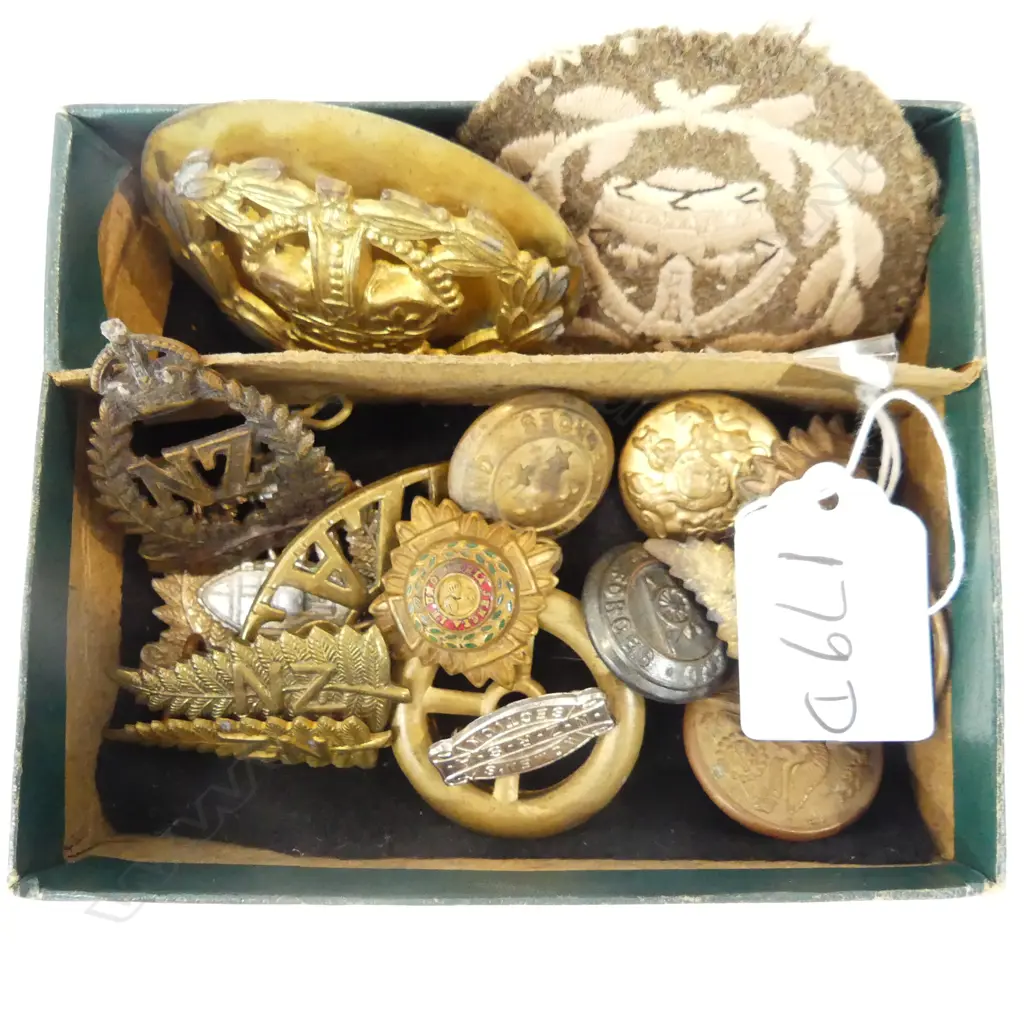 ASST. MILITARY PINS & BADGES Image 1++