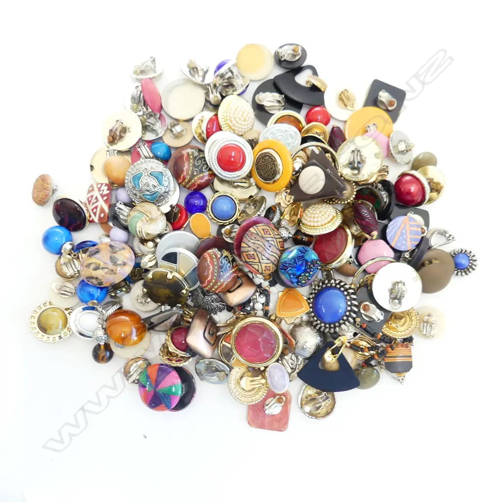 BAG ASST. CLIP ON EARRINGS Image 1++