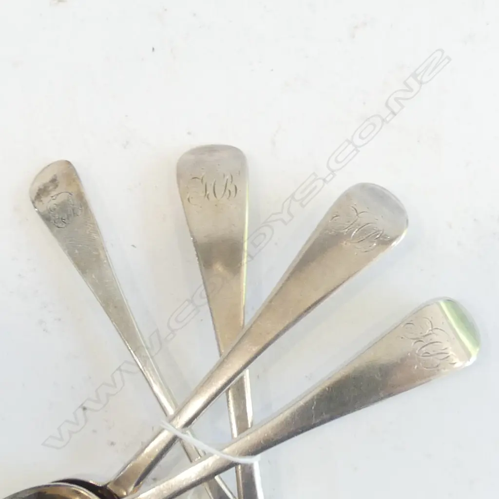 4 VICTORIAN STG SILVER DESSERT SPOONS  149 G Image 1++