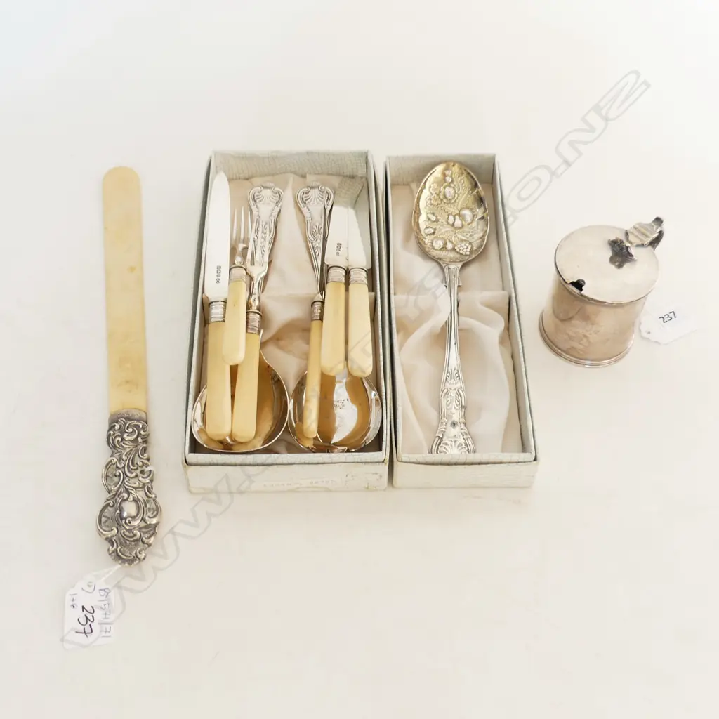 STG & IVORY PAGE TURNER L.305mm + 6 PCES STG CUTLERY (2 FORKS, 4 KNIVES) + BOXED EP FRUIT SPOON & PR SALAD SERVERS + POT Image 1++