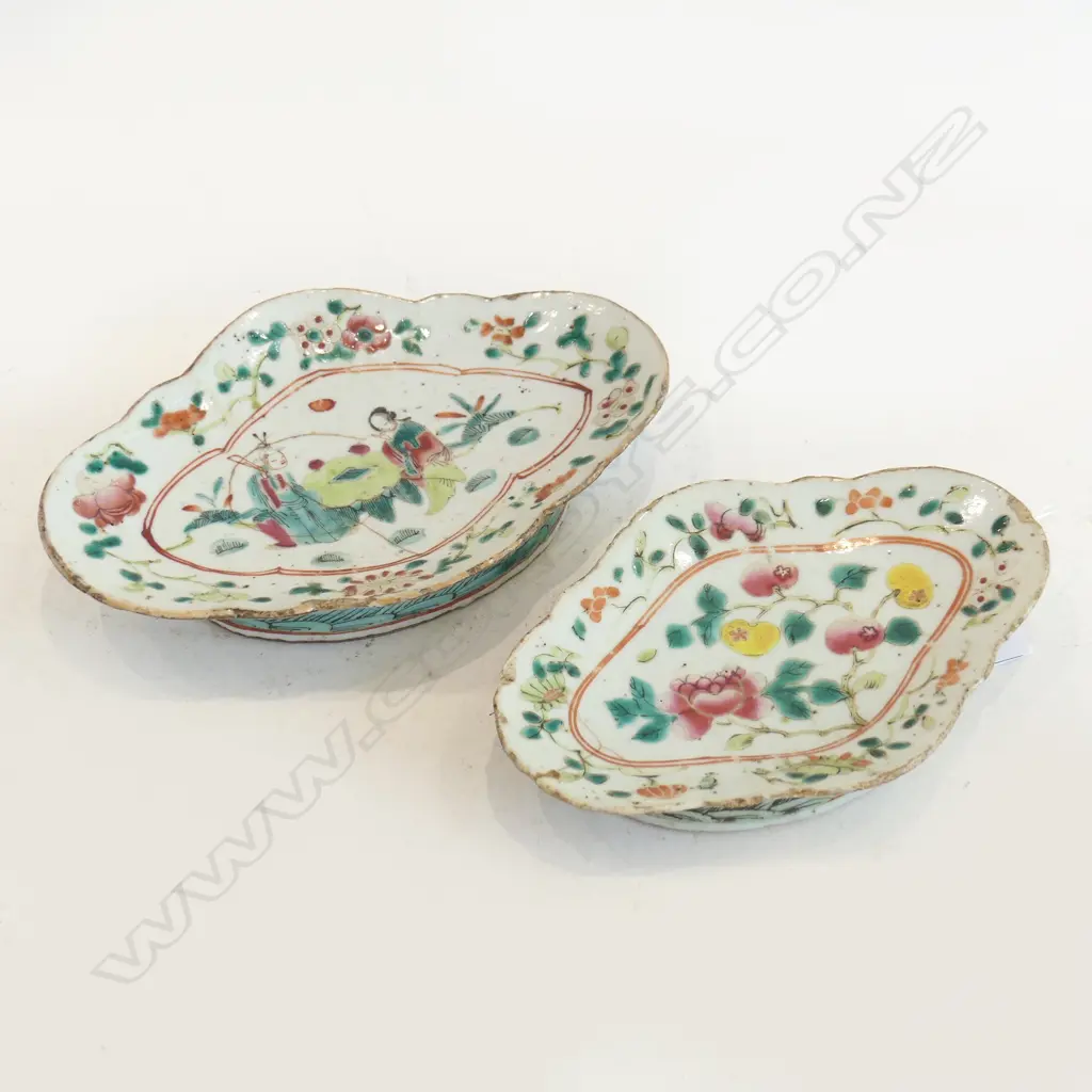 2 19thC CHINESE FAMILLE ROSE LOZENGE SHAPED FOOTED DISHES - SOME FAULTS L.205 / 180mm Image 1++