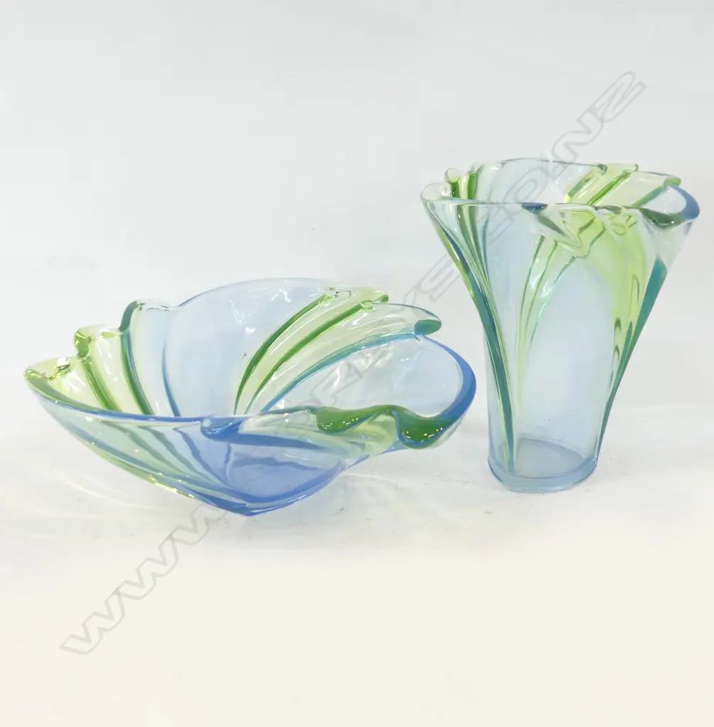2 ART GLASS BOWLS 315mm dia / H.240mm Image 1++