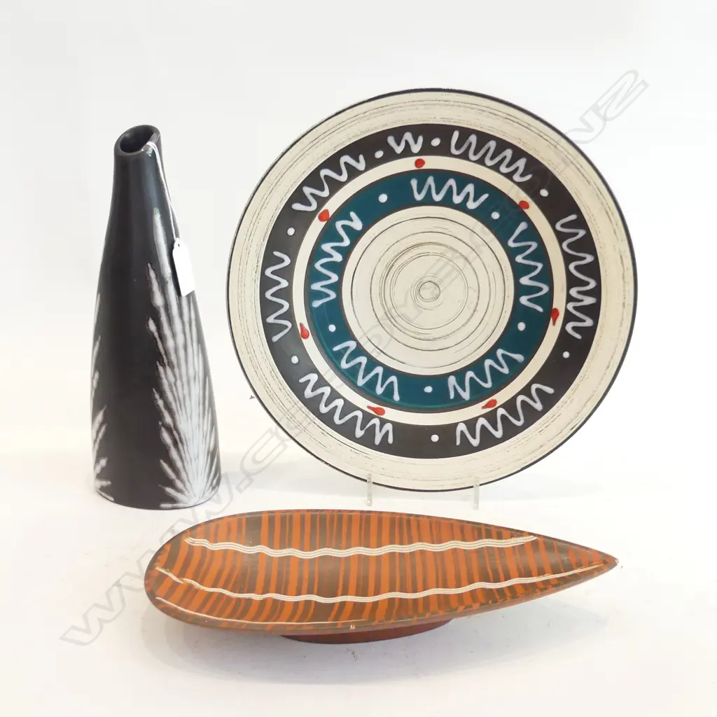 3 PCS, 2 MID CENTURY GERMAN DISHES (lrg, Dia.270mm) & SWEDISH 'SOHOLM' DANISH VASE, BRN/WHT, H.260mm Image 1++