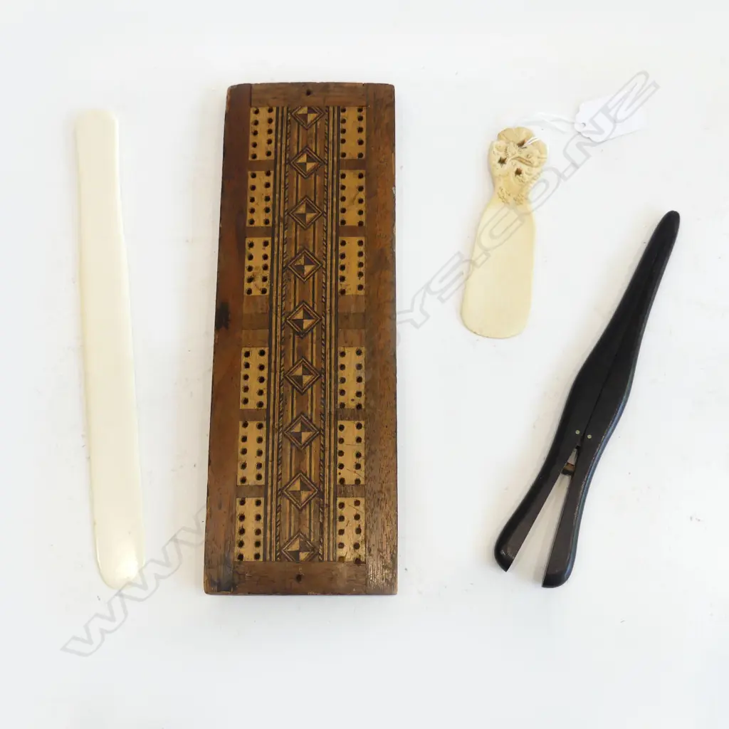 4 PCES: IVORY SHOE HORN, PAGE TURNER + GLOVE STRETCHER & SOLITAIRE BOARD L.265mm Image 1++