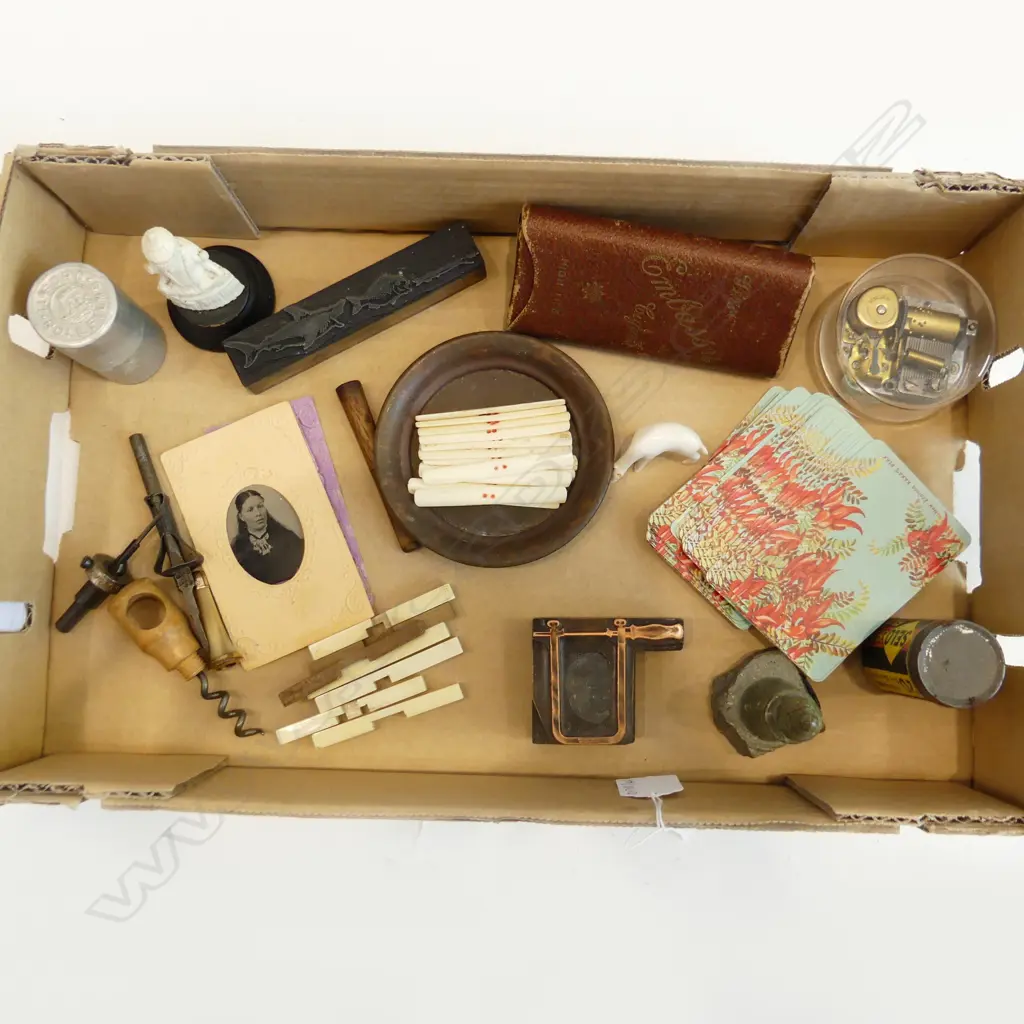 BOX OF SMALL COLLECTABLES – IVORY, MUSIC BOX, CARDS, TIN PLATE PHOTO, BONE GAME COUNTERS, PRINT BLOCKS ETC Image 1++