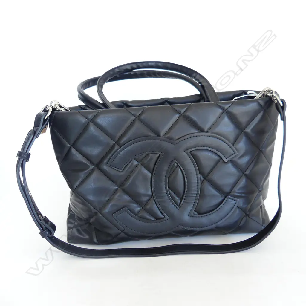 BLACK FAUX CHANEL STYLE HANDBAG Image 1++