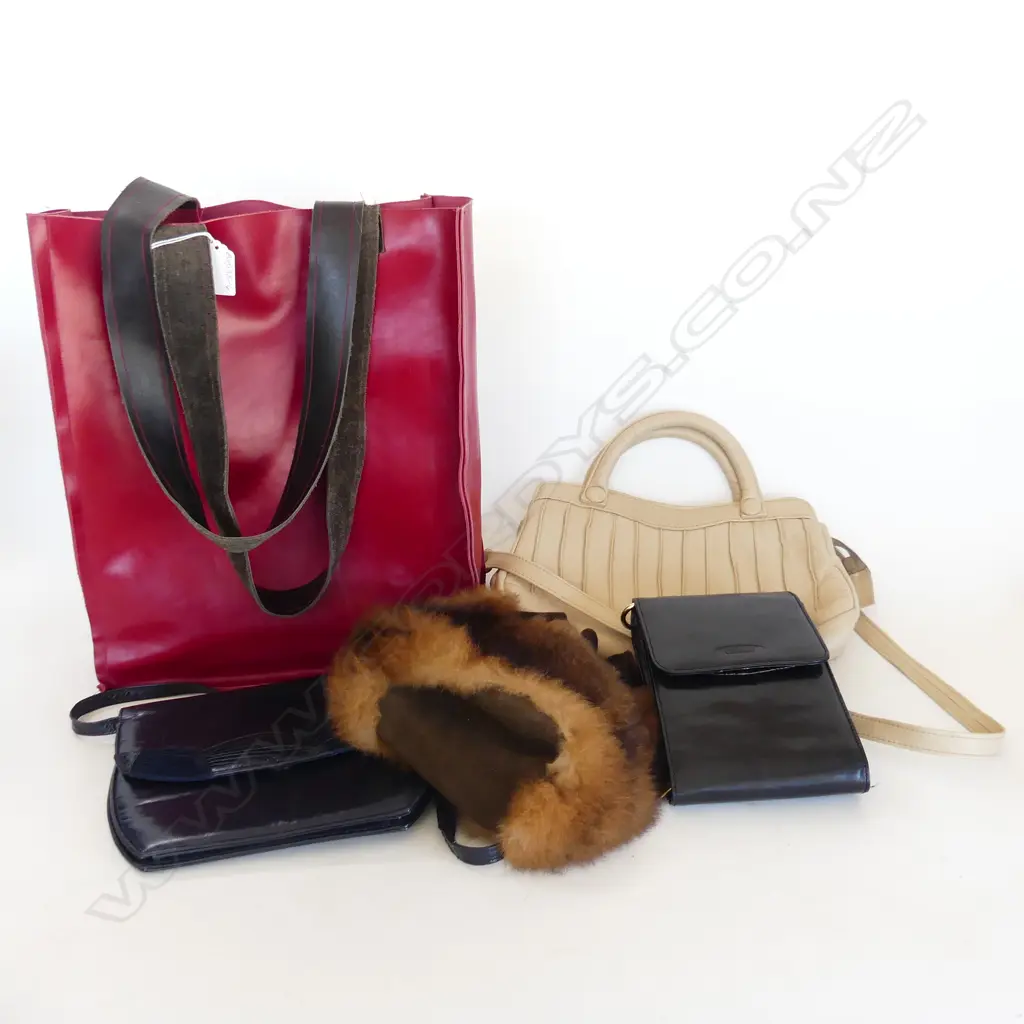 COLLECTION OF 5 HANDBAGS Image 1++
