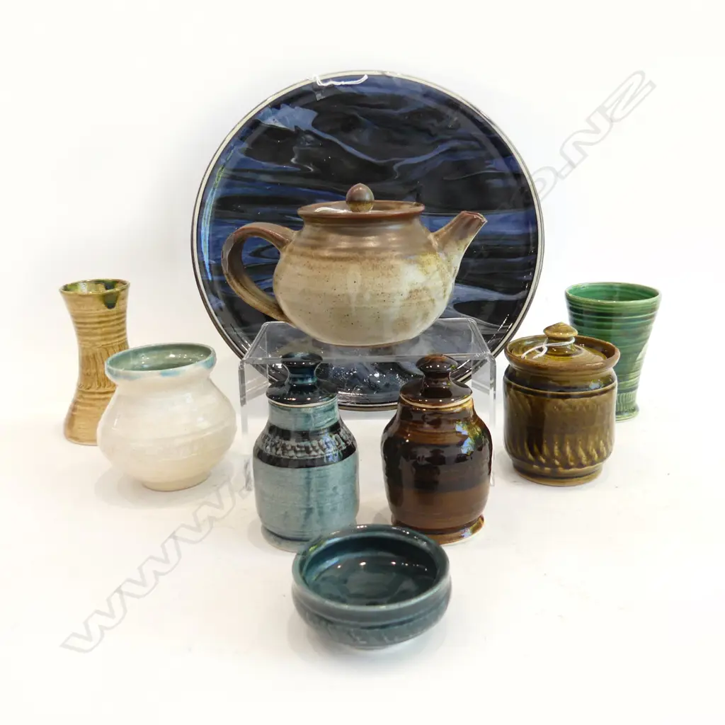 9 PCS PAUL WALSH STUDIO POTTERY ON PAUL WALSH POTTERY TRAY DIA300MM Image 1++