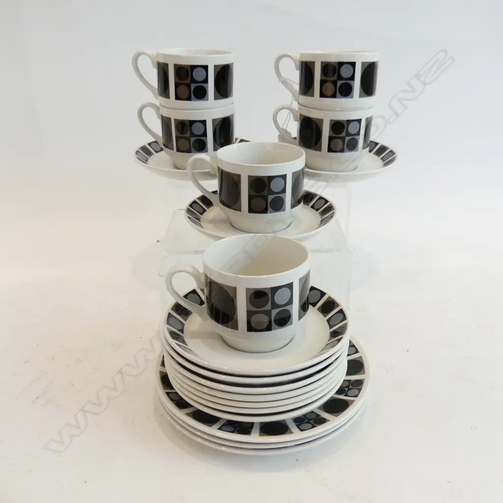 MIDWINTER PART TEASET; 3 SIDE PLATES, 10 SAUCERS, 6 CUPS Image 1++