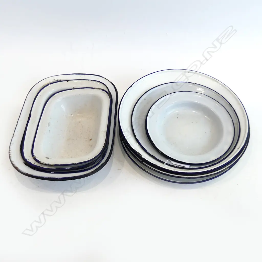 13 VINTAGE WHITE AND BLUE TRIM ENAMEL PIE DISHES & PLATES/BOWLS Image 1++