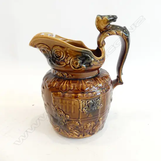 LARGE POTTERY HUNTING JUG BY ARTHUR WOOD ENGLAND DEPICTING MEN HUNTING H.220MM