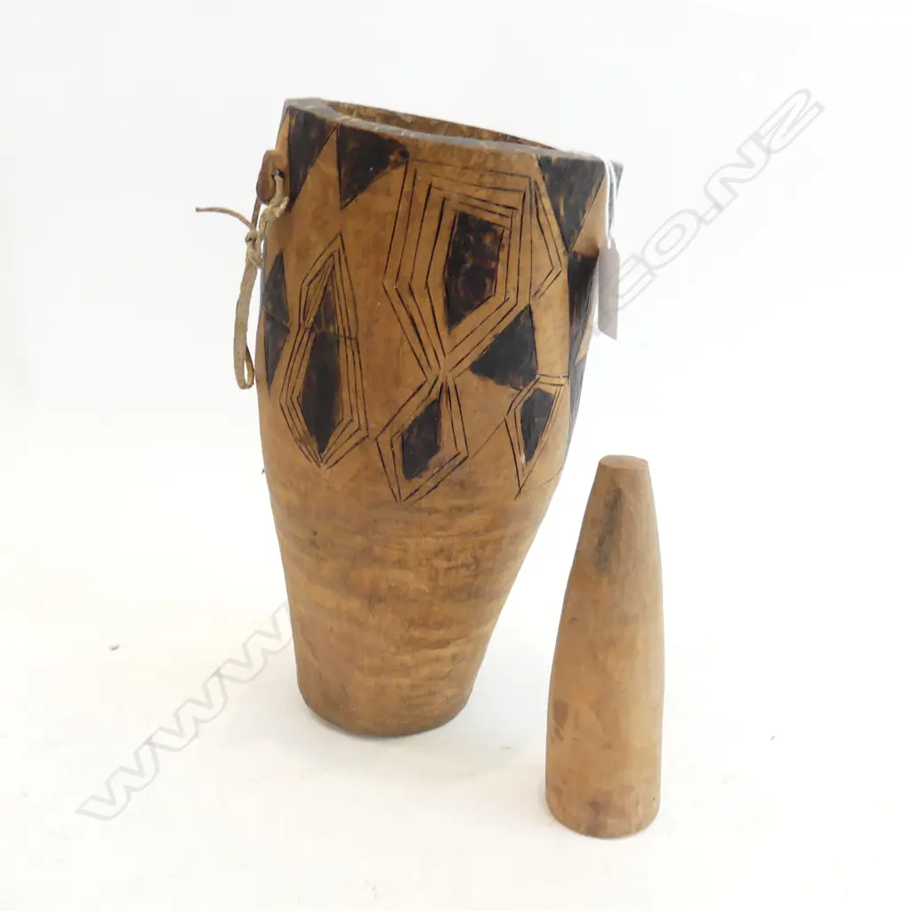A BOTSWANAN BUSHMAN’S HERB MOTAR AND PESTLE H.24CM Image 1++