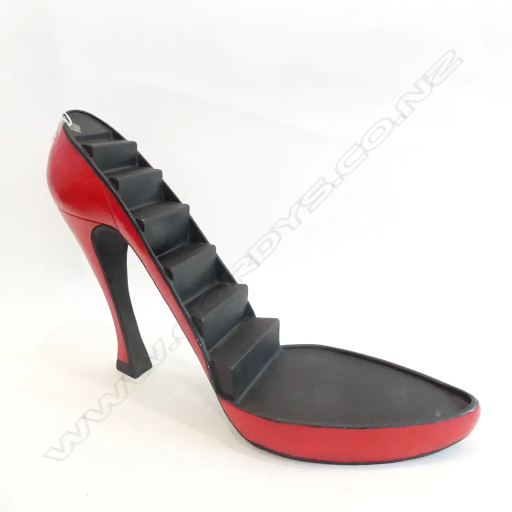 LARGE HEAVY RED HIGH HEEL DISPLAY SHOE STAND L.65CM H.37CM Image 1++