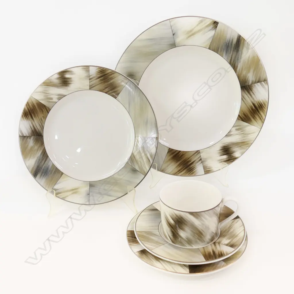 RALPH LAUREN 'GWYNETH' 5 PCE PLACE SETTING, BOXED Image 1++