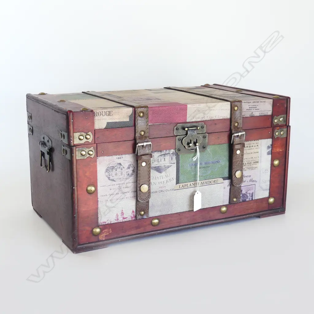 WOODEN BOX IN STYLE RETRO TRAVEL CASE Image 1++