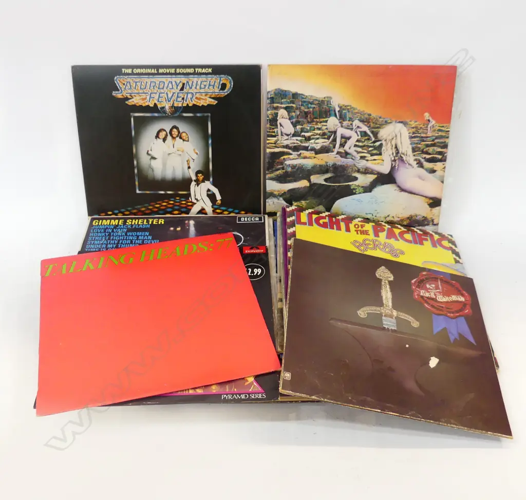 COLLECTION OF VINTAGE RECORDS MAINLY IN GOOD CONDITION Image 1++