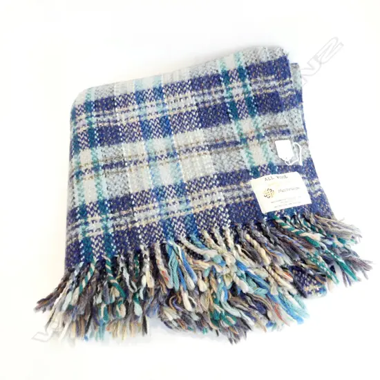 NZ VINTAGE WOOLLEN TRAVEL RUG BY MASTERWEAVE OF MASTERON EXCELLENT CONDITION W. 1440MM X L. 1660MM