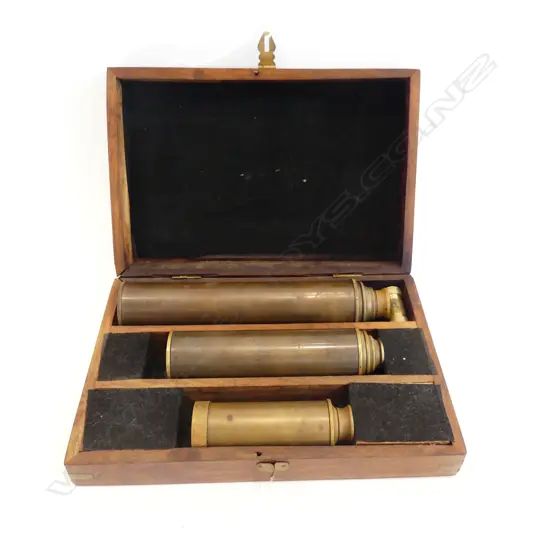 3 VINTAGE TELESCOPES IN WOODEN CASE W.240mm