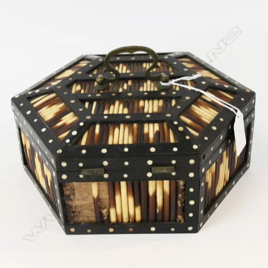 ANTIQUE HEXAGONAL PORCUPINE QUILL BOX 190mm dia. Some faults Image 1++
