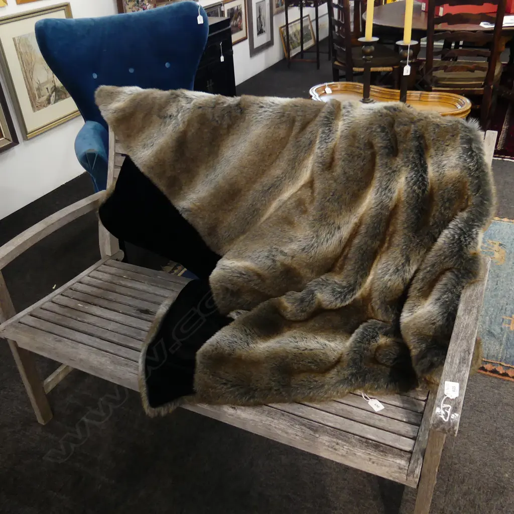 'HEIRLOOM' FAUX FUR BLANKET  Image 1++