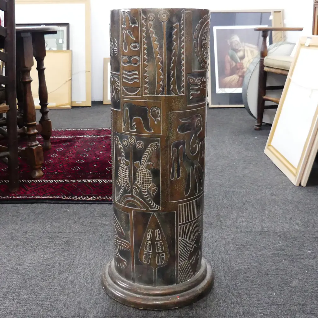 PAINTED RESIN STAND H.760mm Image 1++
