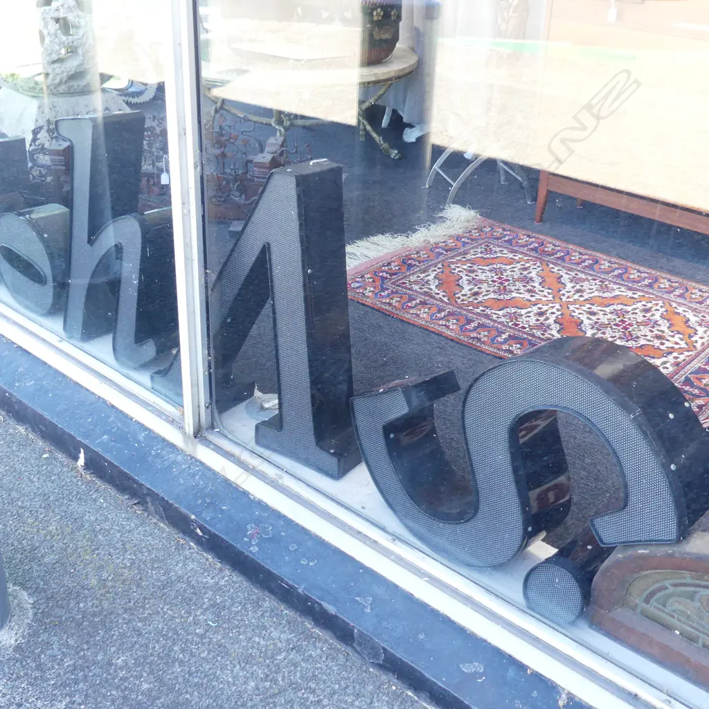 17 ASST. METAL SIGN LETTERS (+ 1 FULL STOP) H.560mm Image 1++