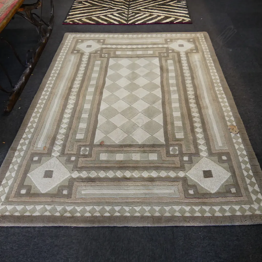 LG HAND TUFTED WOOL RUG 2400x1700mm Image 1++