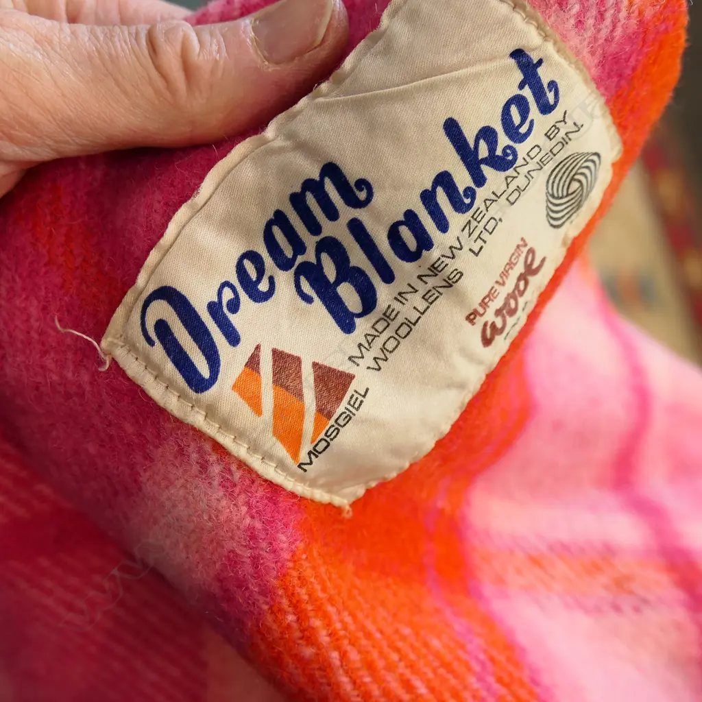 3 WOOL BLANKETS; 2 RETRO + SWANNDRI BUGGY BLANKET Image 1++