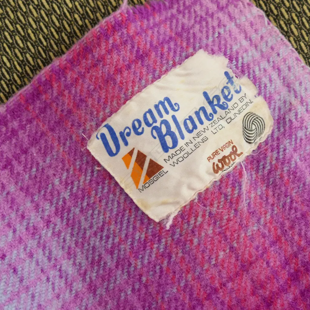 3 WOOL BLANKETS; 2 RETRO + SWANNDRI BUGGY BLANKET Image 1++