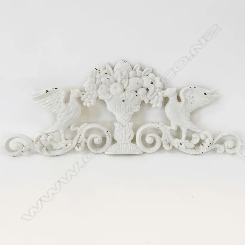WHITE PAINTED CAST IRON DECORATIVE ELEMENT W.700mm Image 1++
