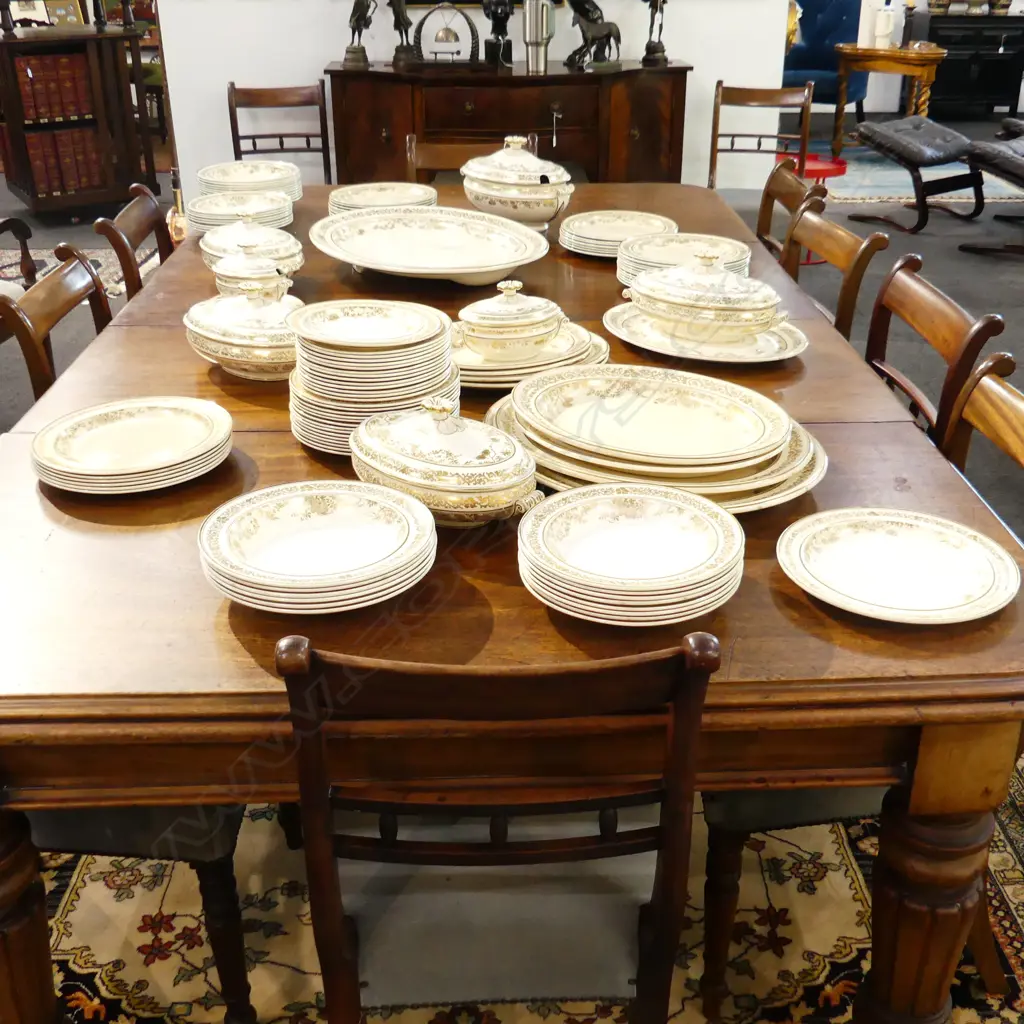 LG WEDGWOOD DINNER SET IVORY w. GOLD PATTERNED RIMS - SOME A/F 110 PCES APPROX Image 1++