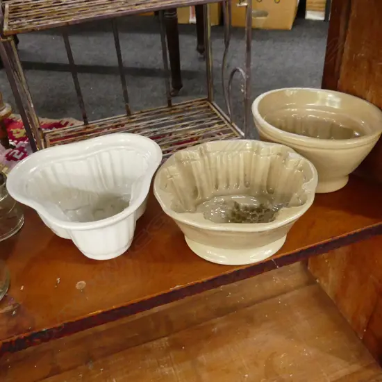 3 CERAMIC JELLY MOULDS + 6 GLASS INSULATORS H.105mm