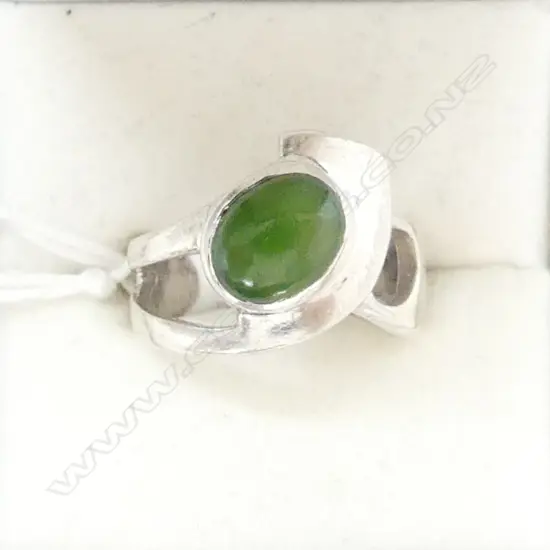SILVER & POUNAMU DESIGNER RING SIZE M