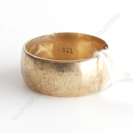 9CT WEDDER RING 6.4gm SIZE R