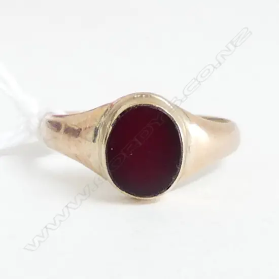 VINTAGE 9ct GOLD & CARNELIAN SIGNET RING 3.2gms SIZE Q