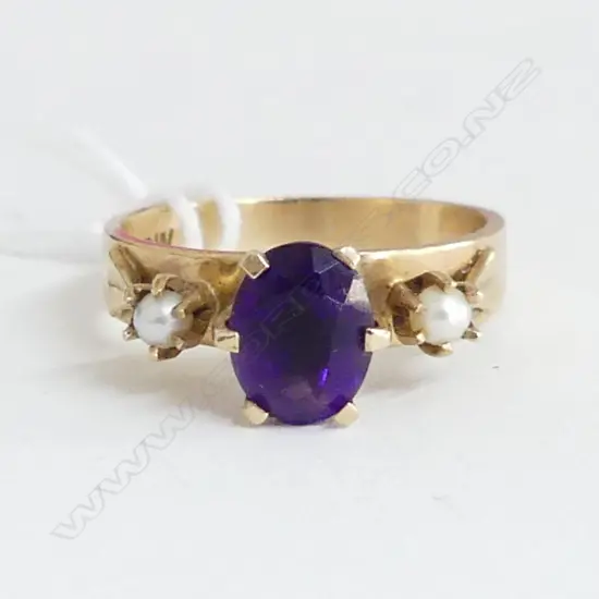 VINTAGE 9ct AMETHYST & 2 PEARL RING SIZE M