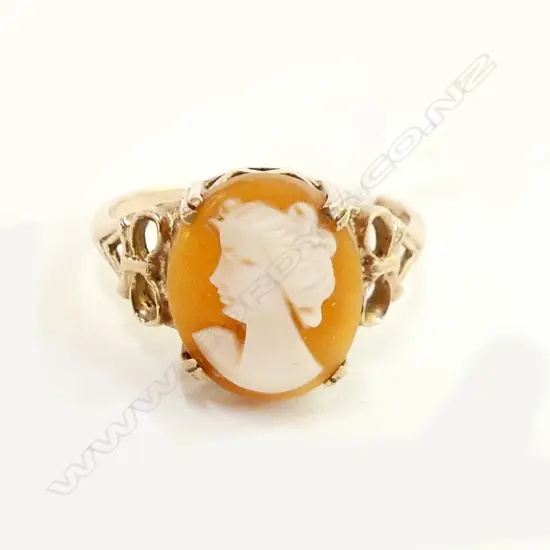 9ct GOLD & CARVED CAMEO PORTRAIT RING 2.36gms