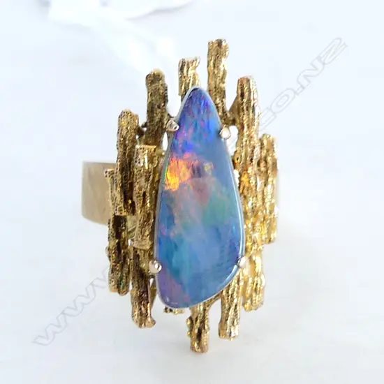 14CT GOLD AND OPAL RETRO RING (opal doublet) 9gm SIZE M